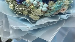 دسته گل آبی و سفید