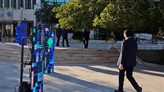 تلویزیون های شهری ستونی مناسب فضاهای باز