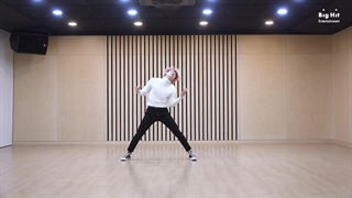  پرکتیس سولوی یونجون برای آهنگ PUMA از تی اکس تی (TXT)