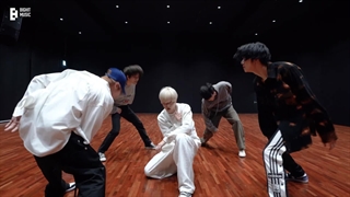  پرکتیس فستیوال 2022 MAMA گروه تی اکس تی (TXT)