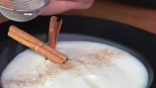 "طرز تهیه فرنی: دسر خوشمزه و مجلسی با نکات ویژه و دستورهای متنوع!"