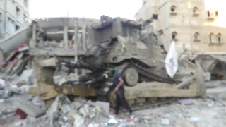 گردان‌های قسام در رفح یک نفربر و بولدوزر صهیونیست ها را به آتش بکشند - طوفان الاقصی