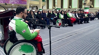 اهداء انگشتری رهبر معظم انقلاب برای پدر و مادر قهرمان پاراوزنه برداری روح الله رستمی