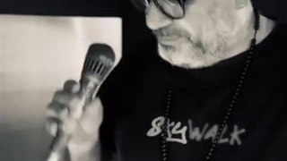 فیلمی از خوانندگی رضا رشیدپور