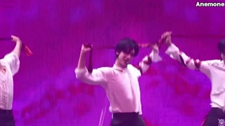 اجرای over me در کنسرت سئول زیروبیسوان توسط گونووک جیوونگ ریکی و متیو