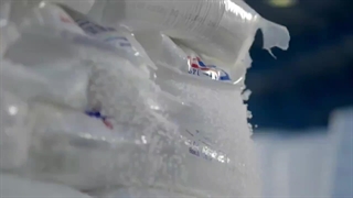 شرکت نقره فام پوش در یک نگاه