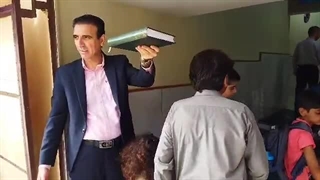 ورود دانش آموزان عزیز به مدرسه ایرانیان کراچی