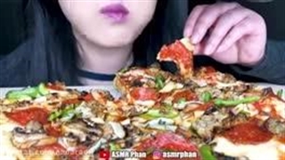 چالش خوردن پیتزا توسط ASMR PHAN