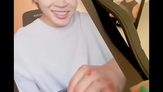 وقتی پیش جیمین نیستی :(     :)