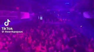 تو کلاب استرالیا همه بلینکا جمع شدن آپاته رو میخونن