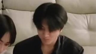 ریکشن انهایپن به خوردن شکلات بار  یک میلیون تومنی  دبی که حسابی وایرال شده بود