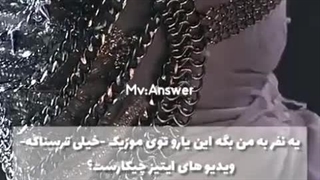 این یارو توی ام وی های ایتیز چی میگه؟ چیچیه کی میدونه
