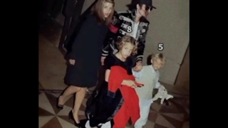 عکس کمتر دیده از MJ و همسر سابق (فرزندانش)