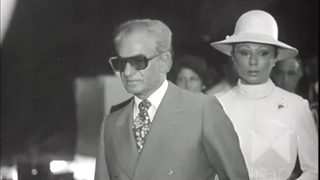 بازدید محمدرضا شاه پهلوی، شهبانو فرح و ولیعهد از تجهیزات نظامی ایران