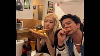 اپدیت اینستا گرام رزی با برونو مارس کپشن؟!