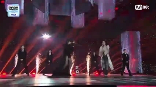 اجرای لی جی آه و لی یونگجی در مراسم MAMA 2024 با آهنگ (CTL (Cross the Line