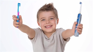 آیا کودکم میتواند مسواک برقی بزند؟
