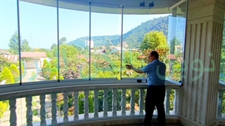 شیشه  ریلی  و بالکن شیشه ای با نوین بالکن البرز