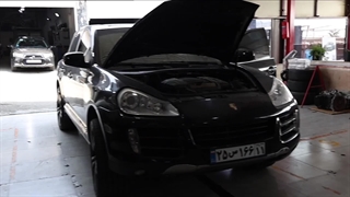 "علت‌های روشن شدن چراغ چک پورشه کاین | راهنمای عیب‌یابی سریع"