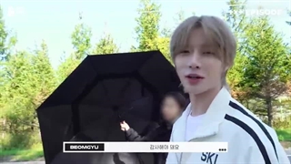 پشت صحنه‌ی ضبط موزیک ویدیوی Over The Moon از TxT با زیرنویس فارسی