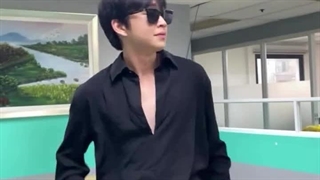 یوری با موهای مشکی در پشت صحنه ی سریال جواهر بخش ای