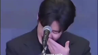 میخای گریه کنی؟. سریال چیه بشین کنفرانس خبری کیم سوهیون رو ببین.