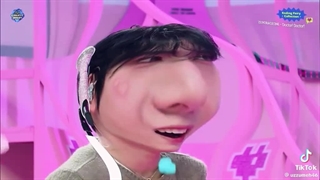 این قسمت ادیت زی رزی از زیروبیس وان میم سم خنده: فقط ریکی