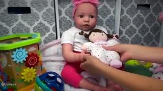 چگونه با عروسک بی بی، کودک خود را برای ورود نوزاد جدید آماده کنیم؟