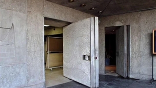 ضد سرقت ترین درب ایران در برج آزادی تهران