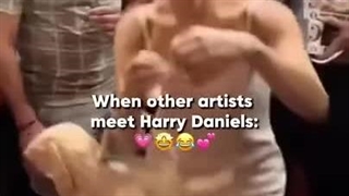 از موقعی که پخش شد من هزار بار دیدمش وهربار از خنده پاره میشم