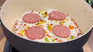 طرز تهیه پیتزا تابه‌ای خوشمزه و سریع | پیتزای فوری با نون تست