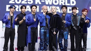 اسکیز جایزه ۴ رو بردن وونیونگ هم تو مراسم هست◉⁠‿⁠◉⁩(فقط گفتم وونیونگ هم هست لطفاً گارد نگیرید)