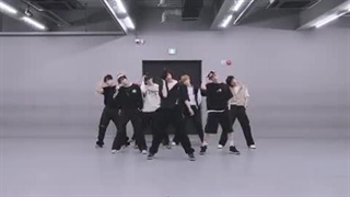 دنس پرکتیس آهنگ S-Class از استری کیدز