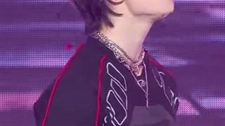 فنکم هیونجین در اجرای آهنگ ceremony از استری کیدز