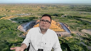 14040608: چرا خاتمی لباس زنانه می پوشد؟