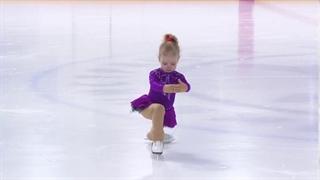 هنرنمایی دیدنی کودک روی یخ