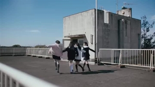 موزیک ویدیو 고민중독 (Worry addiction) از QWER