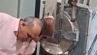 تست دستگاه آسیاب دو مرحله ای اسوه صنعت با مواد اولیه گچ