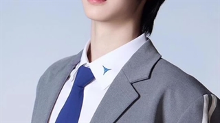 دارم سرش عین احمقا گریه میکنم.کپ