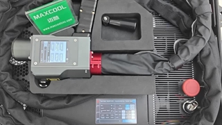 دستگاه تمیز کردن لیزر پالسی چمدانی ۵۰۰ وات