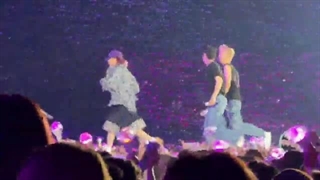 مونبین،راحت بخواب چون میبینی اعضای گروهت چجوری حتی تو کنسرتاشون هم مراقب خواهرت هستن؟:)))