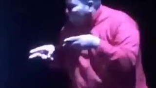 نمایش کمدی ماهی ها هرگز نمیمیرند با بازی علیرضا احدی 3