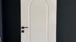 درب ساده ولی شیک اتاقی
