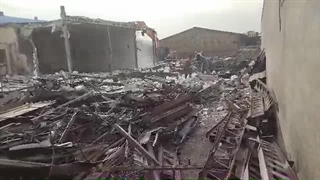 هنر تخریب ساختمان در تهران | اجرای قدرتمند توسط متخصصان جهان تخریب