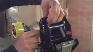 آموزش سریع قرار دادن چسب پهن روی دستگاه اتوماتیک بسته بندی کارتن