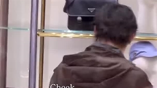 سونوی گودی مون  و انجینا در فروشگاه پرادا در میلان...