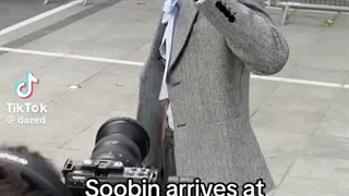 سوبینِ خوشتیپ امروز توی پاریس در حال اسلی::