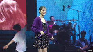 اجرای آیو کنسرت میلان/Leon by iu