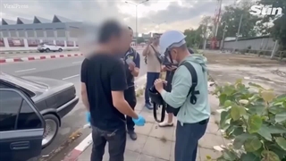 دستگیری پزشک قلابی که در صندلی پشت ماشینش جراحی بزرگ کردن آلت تناسلی انجام می داد!