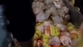 فیلم تکاندهنده از تعویض بسته‌بندی مرغ تاریخ گذشته در کارگاهی در #گیلان